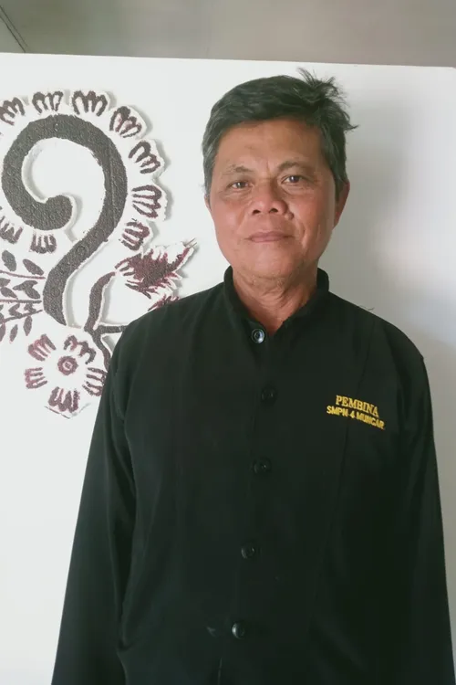 foto guru ke Drs. Qomaruddin