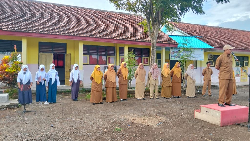Hari Pertama Masuk Sekolah