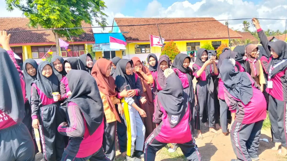foto suasana lomba kemerdekaan yang di ikuti siswa siswi