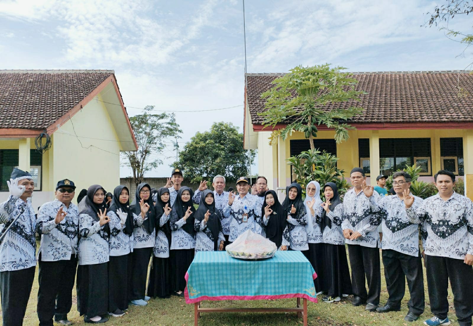 Perayaan Ulang Tahun PGRI yang Meriah di SMPN 04 Muncar Satu Atap