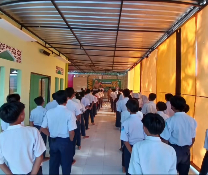 Semangat Bersama Peserta Didik SMP Negeri 04 Muncar Satu Atap dalam Kegiatan BAM (Banyuwangi Ayo Mengajar)