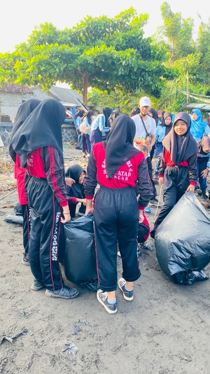 foto kegiatan bersih-bersih