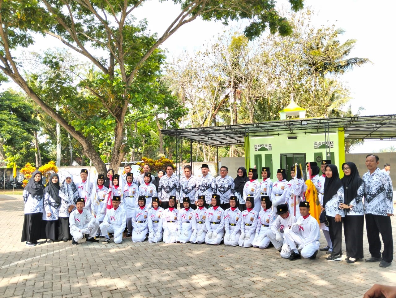 Pelantikan Pengurus OSIS SMPN 4 Muncar Masa Bakti 2024-2025: Semangat Baru Untuk Meningkatkan Prestasi dan Kreativitas Siswa