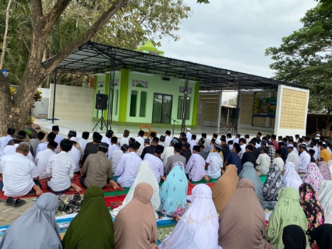 Pelaksanaan Sholat Istisqoh di SMPN Negeri 04 Muncar Satu Atap untuk Meminta Hujan
